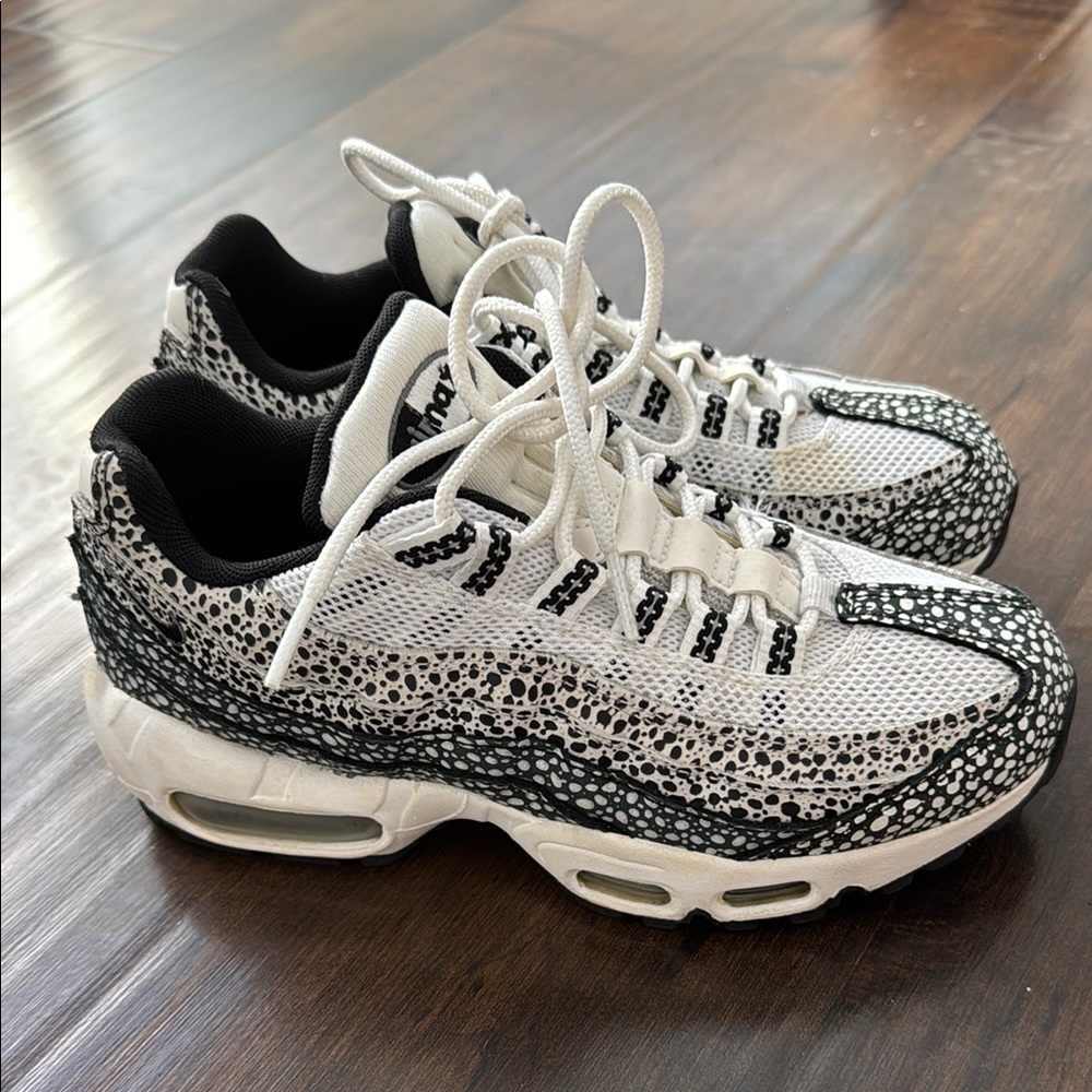 Nike Air Max Oreo Black and White Women's Sneakers